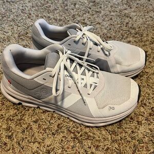 On Running Women’s Cloudrunner in White/Frost size 8.5